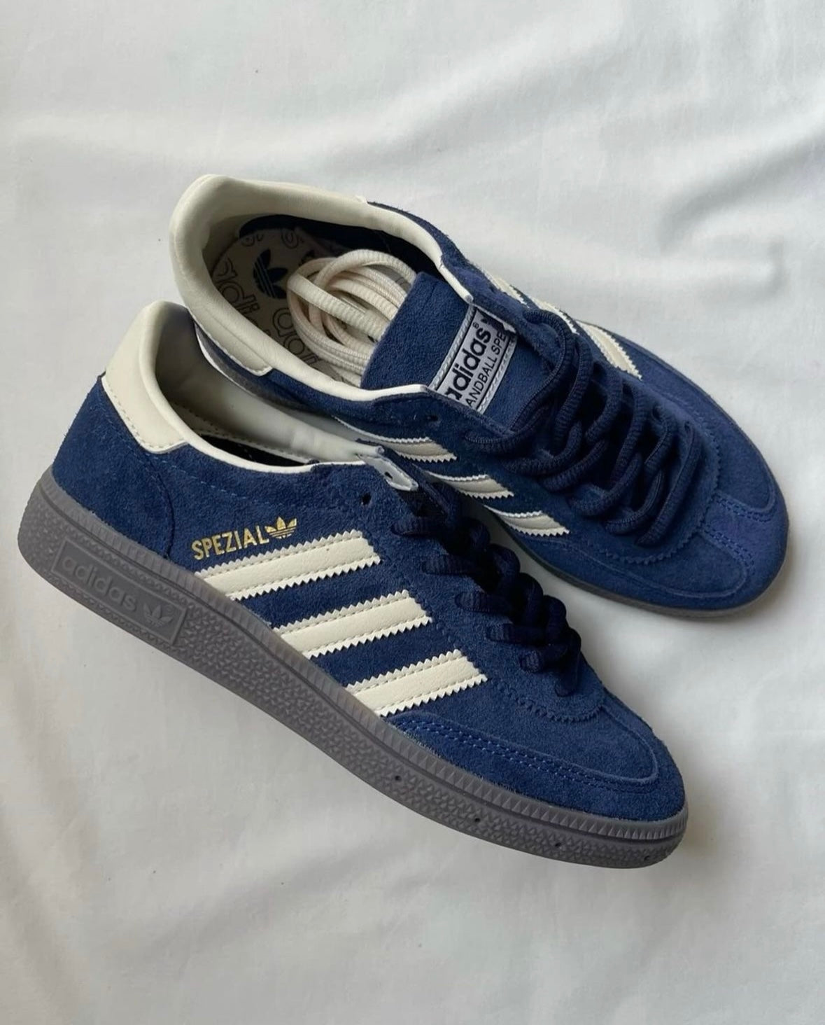 Adidas Spezial Bleu marine et Beige